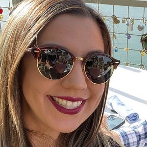 Meet your Posher, Dalia